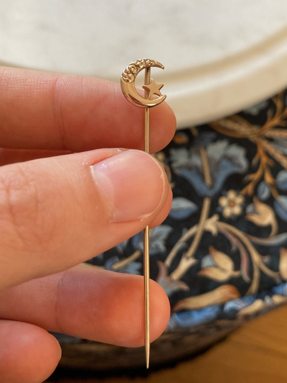 Antique Victorian Crescent Moon & Star Gold Stick Pin - Picture 7 of 11